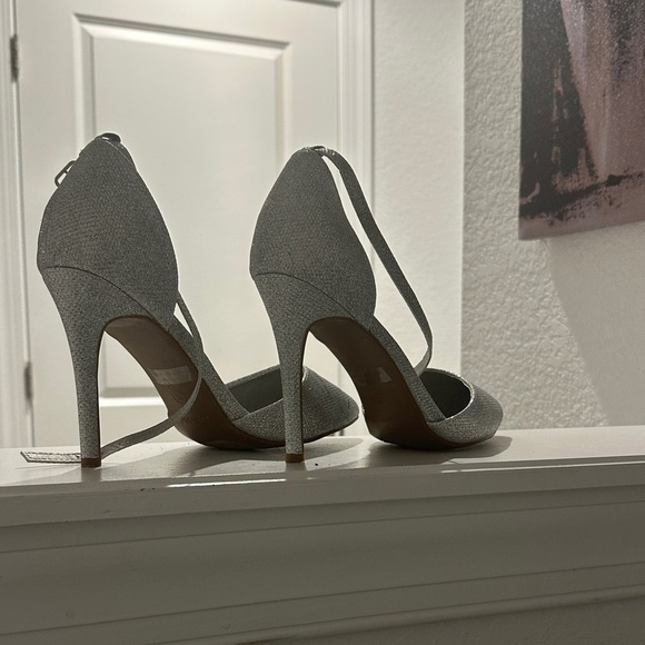 Dream Pairs Glittering Silver Heels - Picture 2 of 2